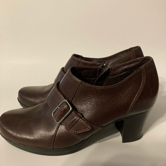 Clarks Ankle Boots - Picture 4 of 7
